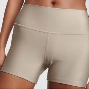 ALO Yoga Air lift  Women's Beige Bike Shorts (wore 1x)